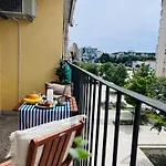 King's Square - Free Parking Apartman