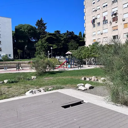 King's Square - Free Parking Апартаменти *
