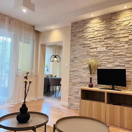 King's Square - Free Parking Apartment