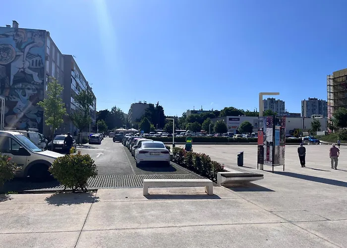 King's Square - Free Parking Пула