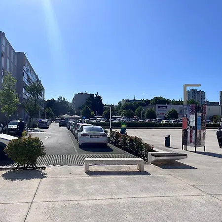 King's Square - Free Parking Пула