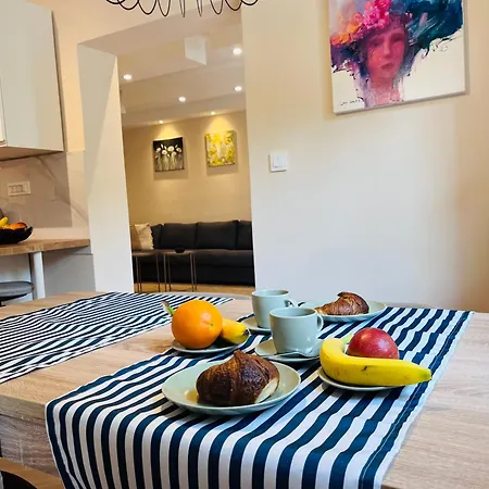 Апартаменти King's Square - Free Parking