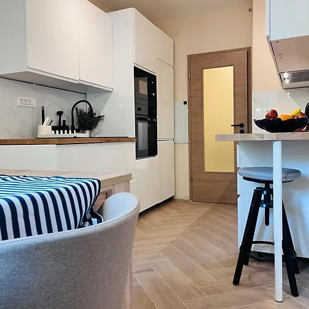 King's Square - Free Parking Апартаменти *