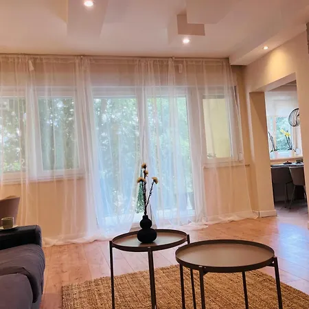 King's Square - Free Parking *