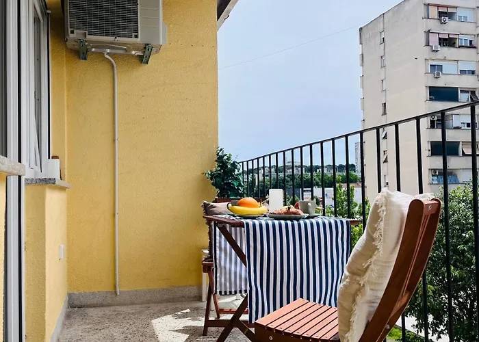 King's Square - Free Parking 普拉