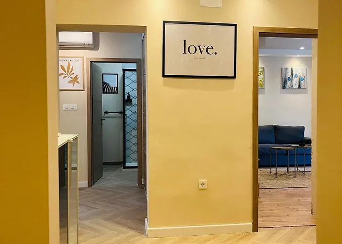 King's Square - Free Parking