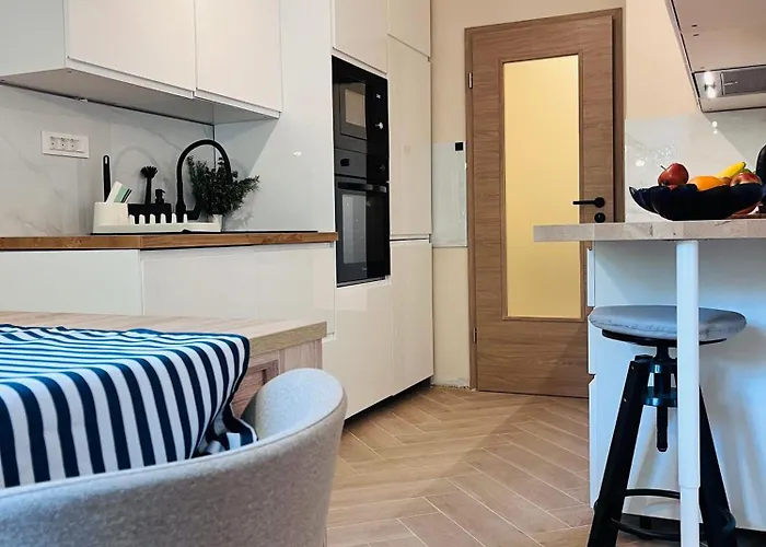 King's Square - Free Parking Apartment *