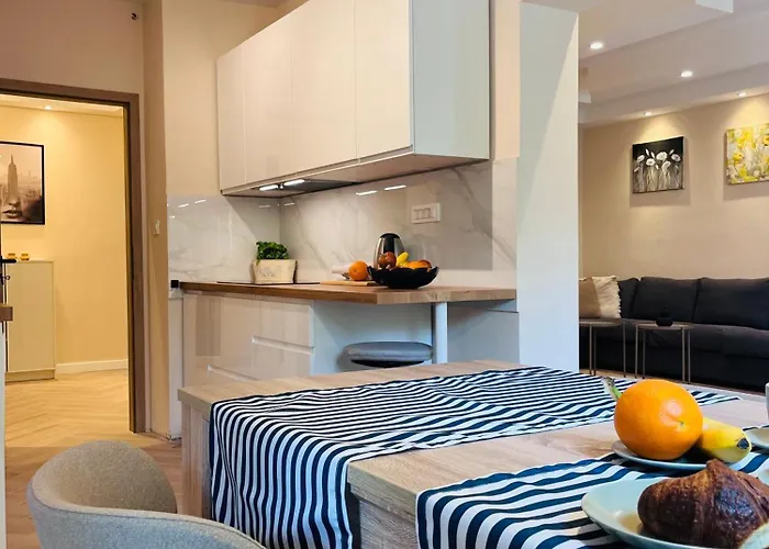 King's Square - Free Parking Apartment *